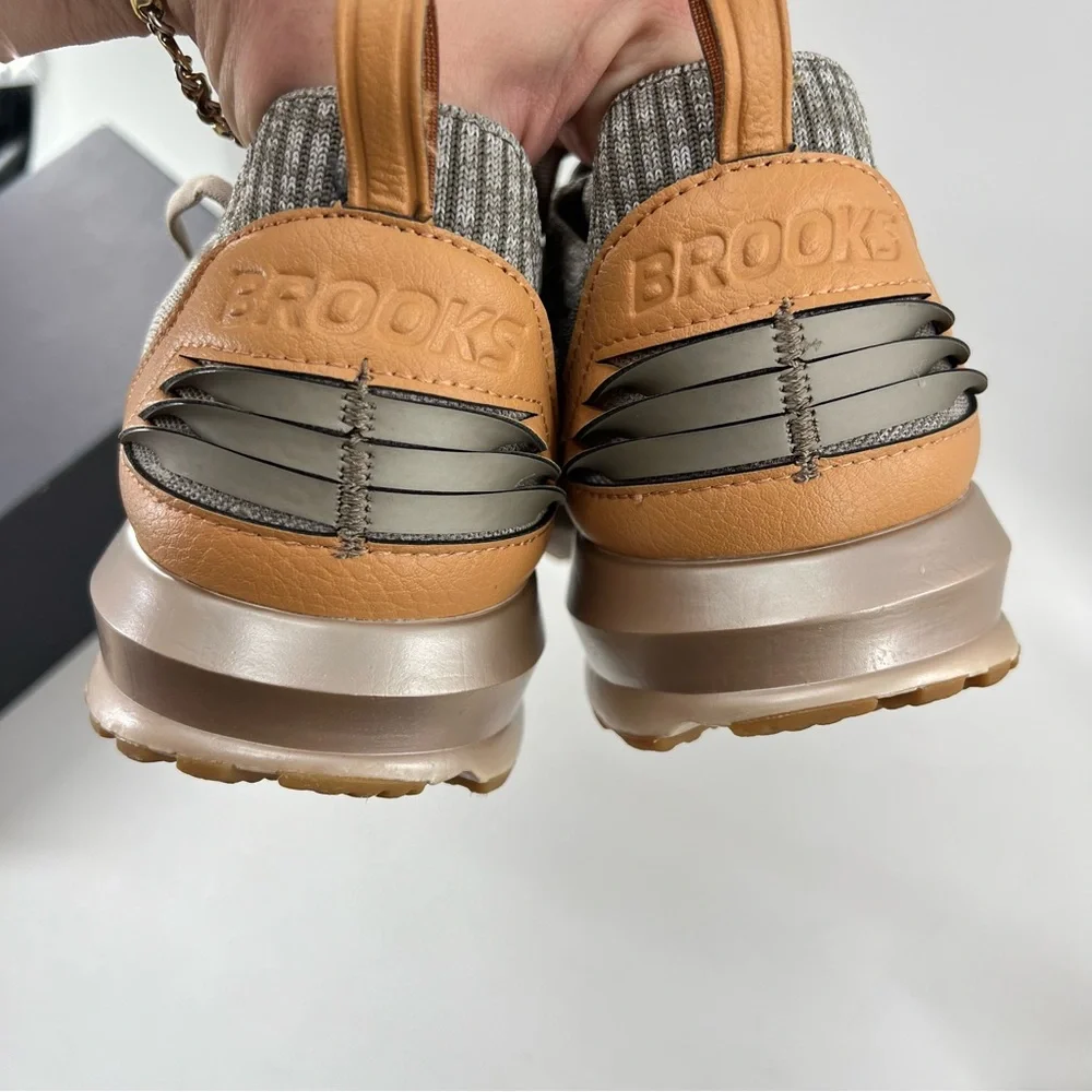 NWOT Brooks Levitate 2 Limited Edition Running Shoes Tan Beige Wood Men 9.5 - Picture 10 of 13